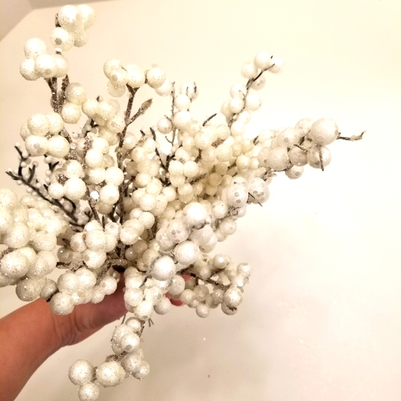 8 pcs White Glitter Berries Christmas Thanksgiving Ornaments Bunches - Picture 1 of 7
